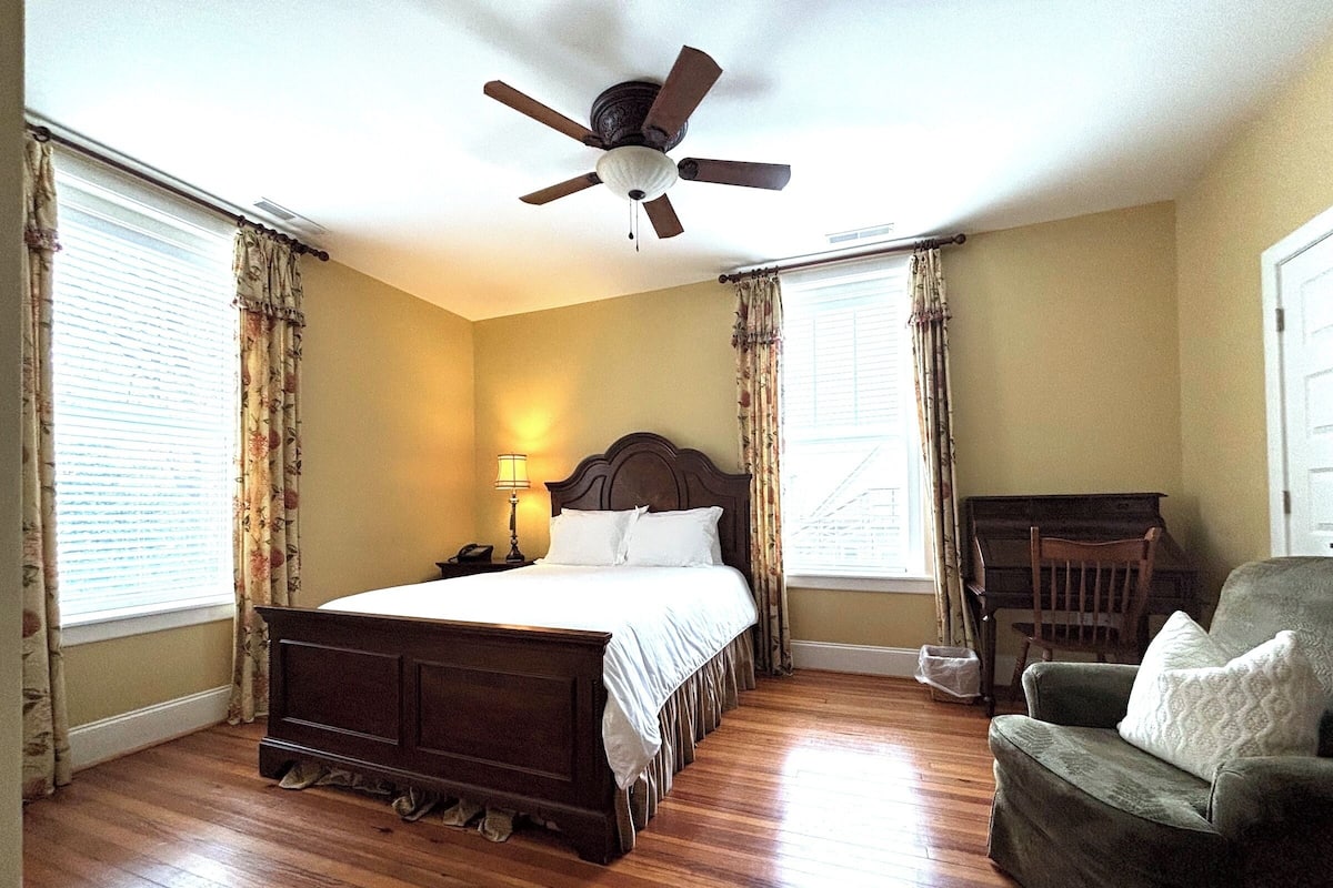 Standard Room, 1 Bedroom, Non Smoking (The Georgia Room) | Egyptian cotton sheets, premium bedding, down comforters