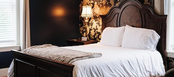Grand Lux Inn