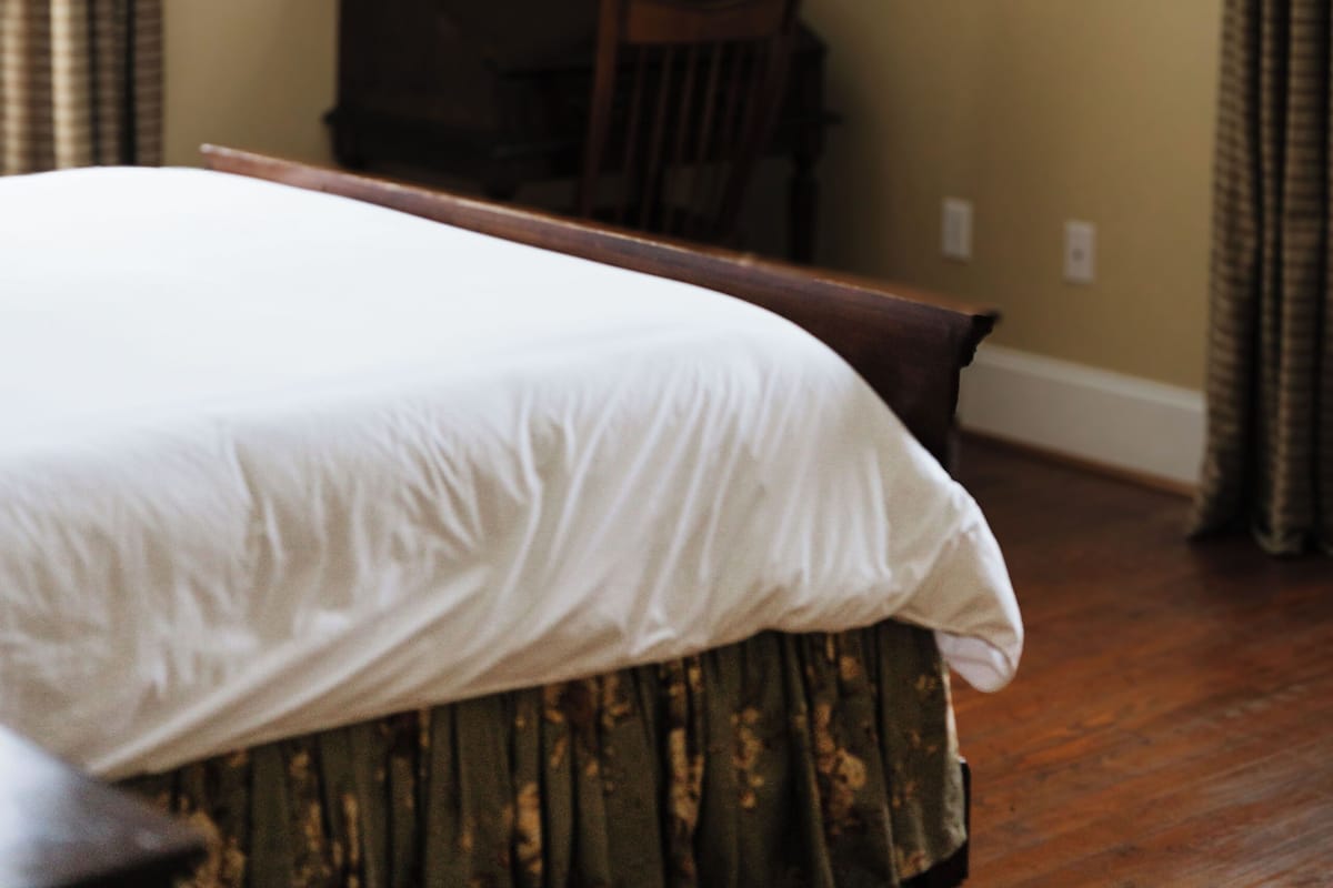 ملاءات من القطن المصري وأغطية فراش متميزة وألحفة محشوة بالريش