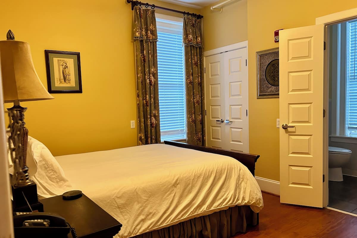 Chambre Standard, 1 chambre, accessible aux personnes à mobilité réduite (The Lyon Room) | Draps en coton égyptien, literie de qualité supérieure