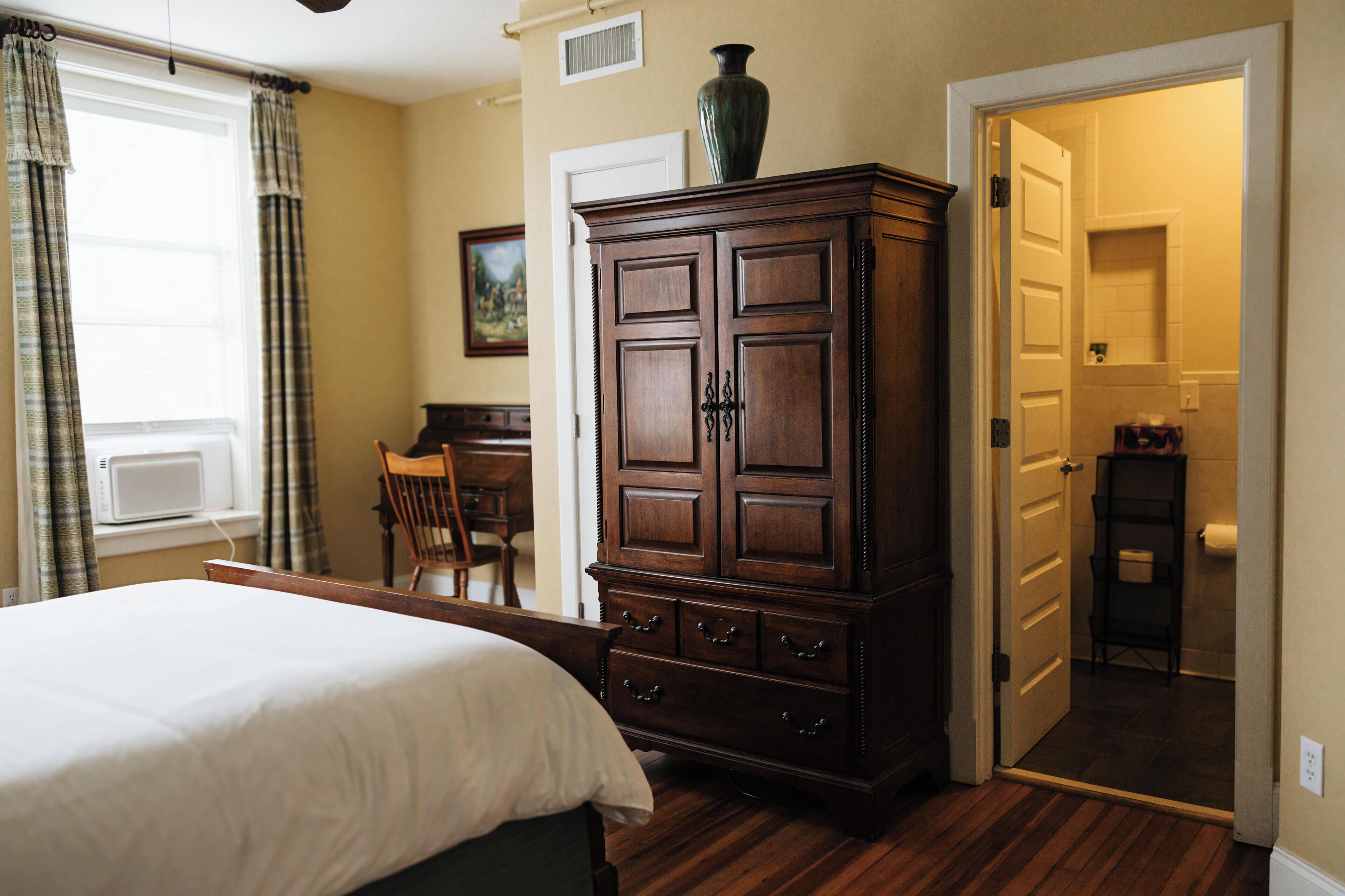 Standard Room, 1 Bedroom, Non Smoking (The Hunt Room) | Egyptian cotton sheets, premium bedding, down duvets