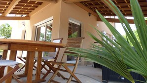 Outdoor dining - INDEPENDENT HOUSE WITH SWIMMING POOL (PAYZAC)