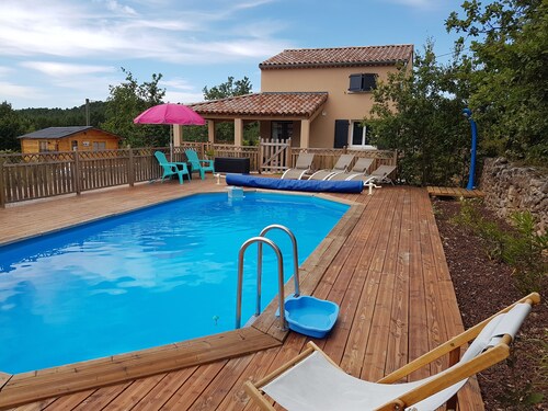 INDEPENDENT HOUSE WITH SWIMMING POOL