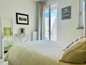 1 bedroom, iron/ironing board, travel cot, free WiFi - GUEST at No. 5 - home (Mondovì)