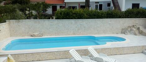 حمّام سباحة خارجي