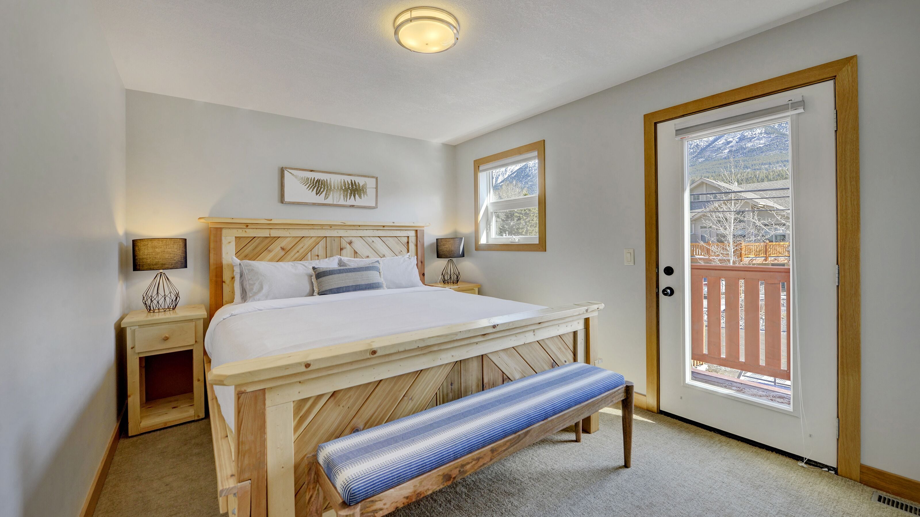 3 slaapkamers, een strijkplank/strijkijzer, gratis wifi, beddengoed