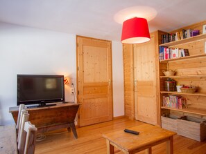 Téléviseur, foyer, lecteur de DVD
