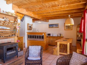 Interior - Les Elfes  Hameau des Chazals Nevache Hautes Alpes (nevache)