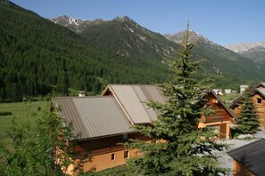 Exterior - Les Elfes Hameau des Chazals Nevache Hautes Alpes (nevache)