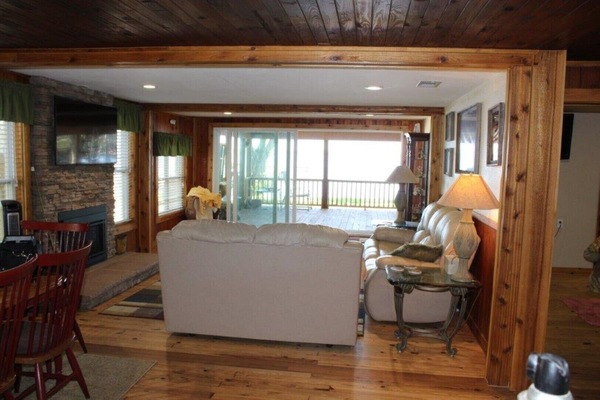 Smart-TV, Kamin, Videothek