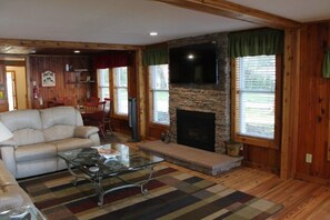 Smart TV, caminetto, videoteca