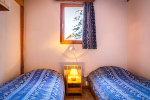 4 bedrooms, iron/ironing board, WiFi