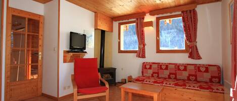 Televisio, takka, DVD-soitin