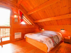 4 bedrooms, iron/ironing board, WiFi