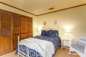 4 bedrooms, travel crib, free WiFi, bed sheets