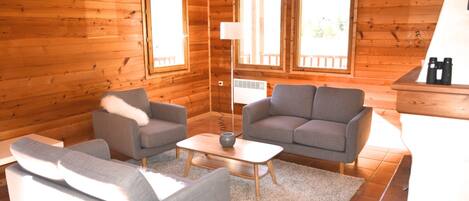 Televisión y chimenea