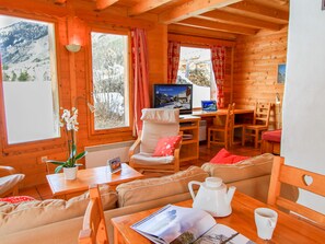 TV, fireplace, DVD player, stereo - Le Troll  Hameau des Chazals Nevache Hautes Alpes (Névache)