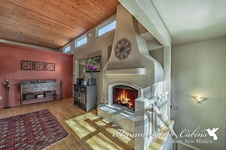 Interior. Eagles Rest K9 Friendly | Soar, Slow Down, and Stay Above It All in Ruidoso