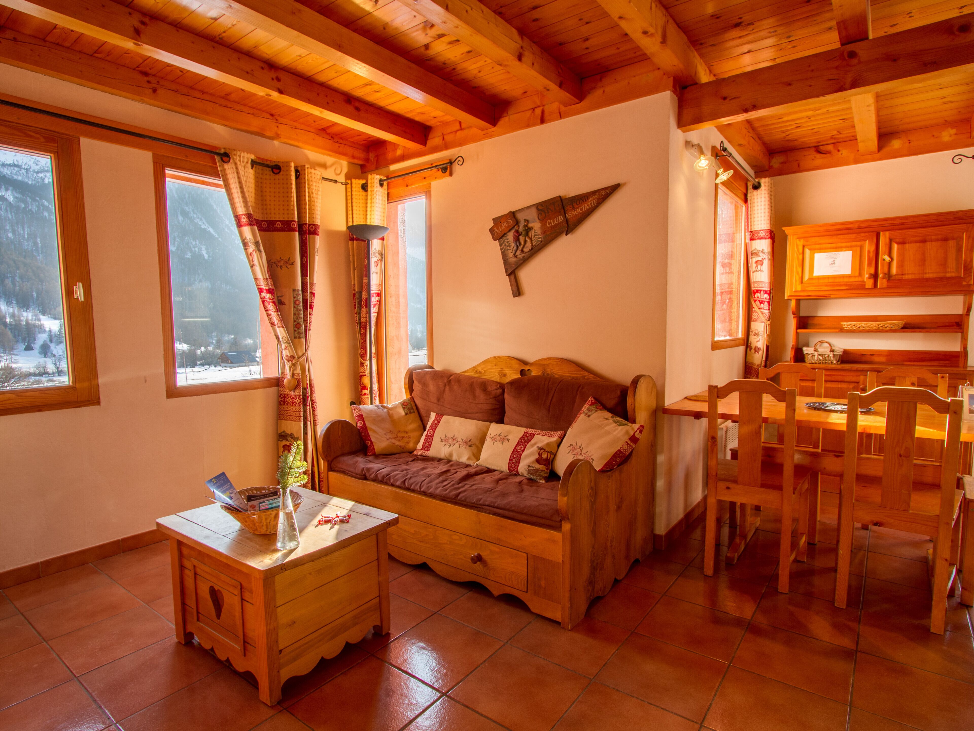 Télévision, cheminée