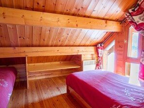 2 bedrooms, iron/ironing board, WiFi