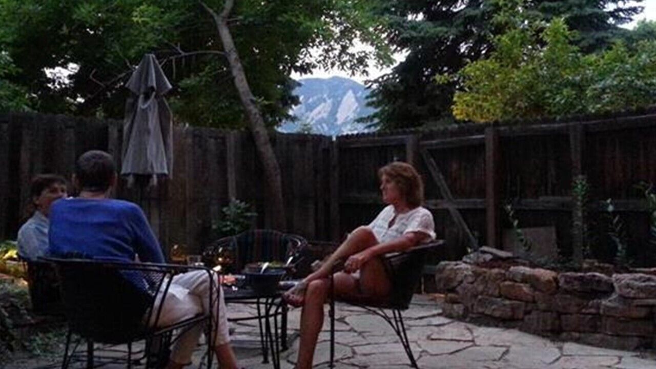 Central Boulder & Close to Everything - Fully Furnished Blocks to Pearl St.