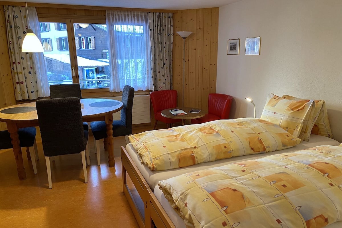 Traditional Apartment, Kitchen, Mountain View (A) | 1 bedroom, hypo-allergenic bedding, down comforters, desk