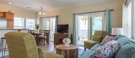 Casa de lujo, 4 habitaciones, alberca privada (3 Bathrooms - Beachy Keen) | Área de sala de estar | Televisión