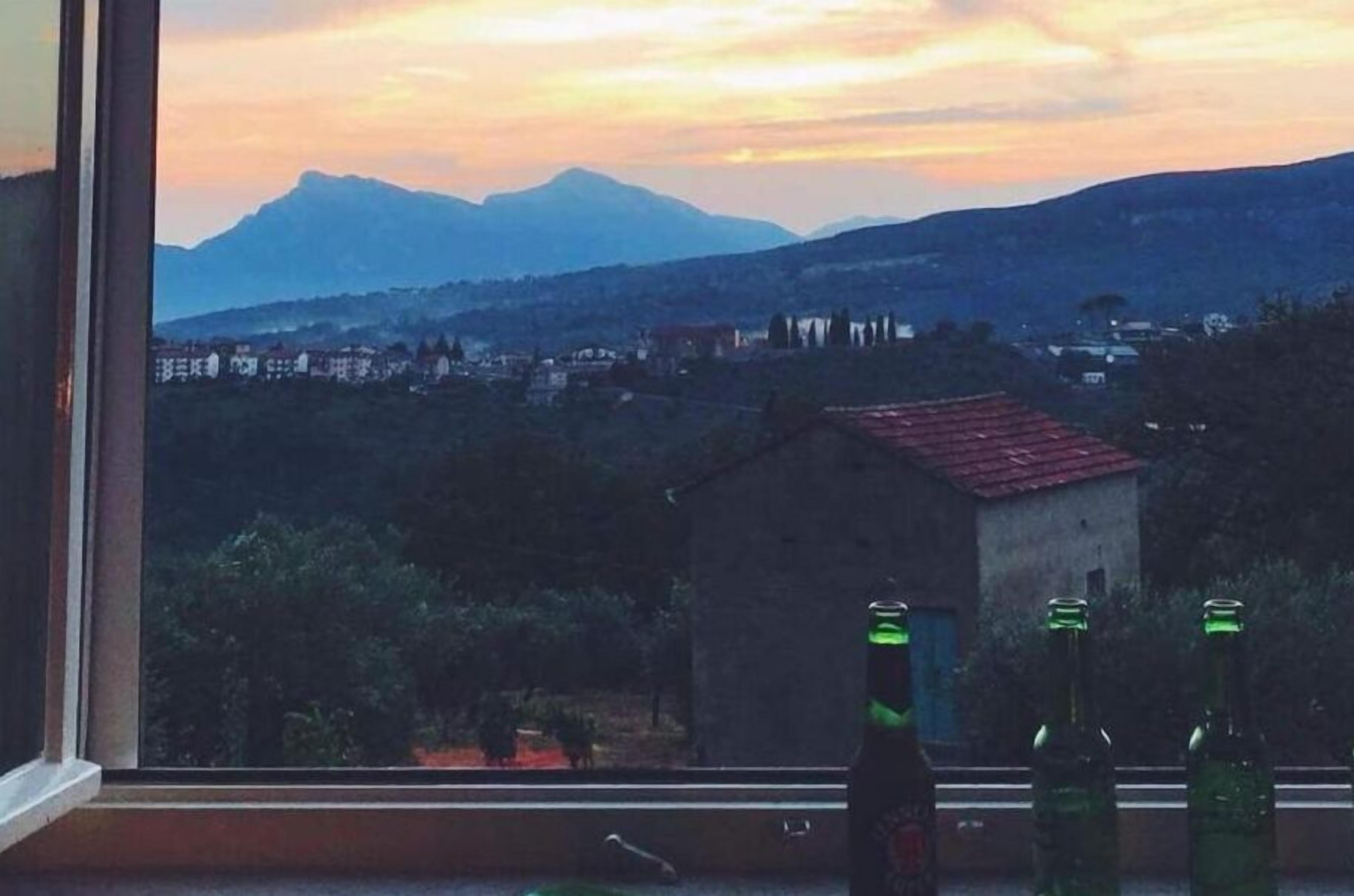 Escritorio, cortinas blackout, wifi gratis y ropa de cama 