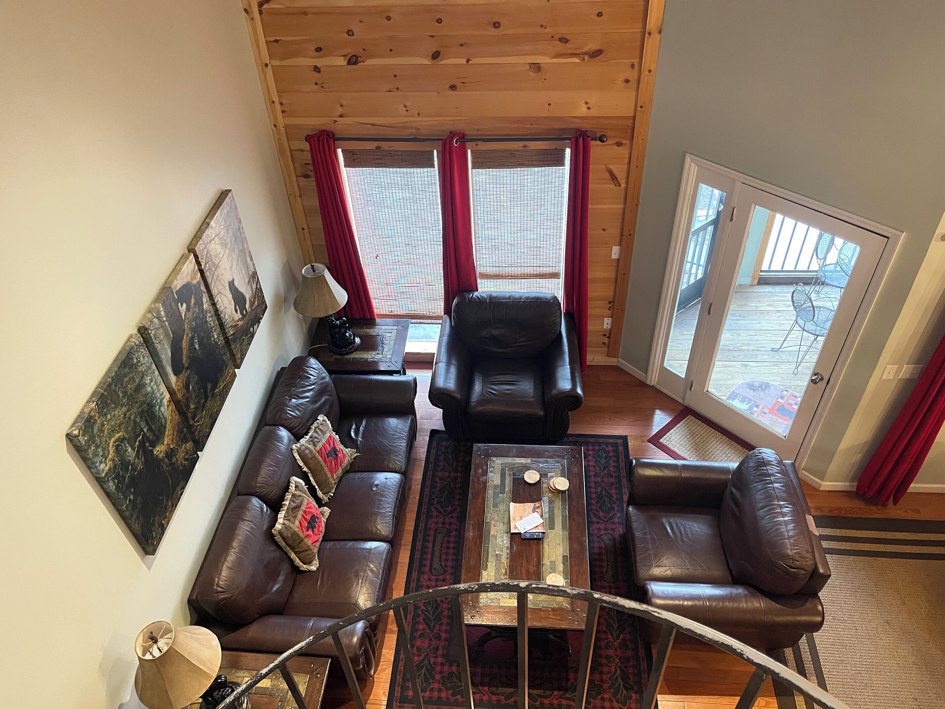 Télévision, cheminée, lecteur de DVD