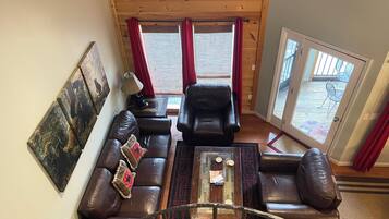 Télévision, cheminée, lecteur de DVD