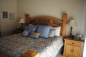 2 bedrooms, desk, iron/ironing board, WiFi