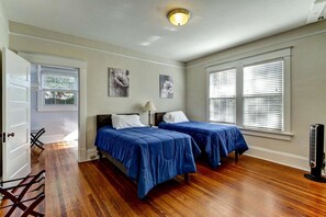 House, Multiple Beds (Nick's Place) | 4 bedrooms, hypo-allergenic bedding, desk, free WiFi - Nick's Place (Jacksonville)
