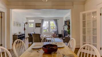 House, Multiple Beds (Nick's Place) | Private kitchen | Fridge, microwave, oven, stovetop