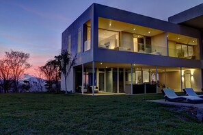 Front of property - evening/night - Seaclusion - EOS 29 (Paquera)