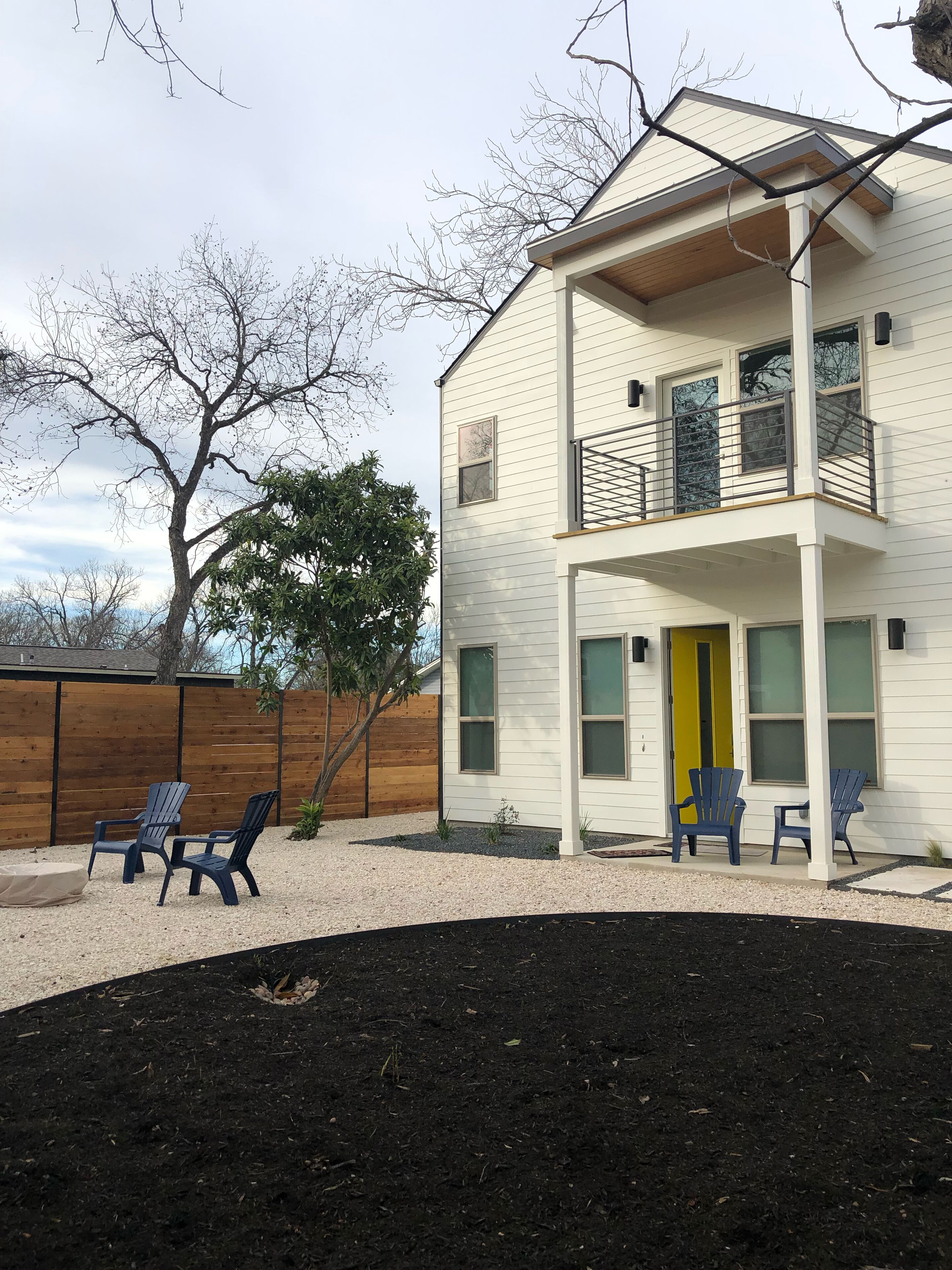 Unwind at the East Austin Villa - 6 Full Suites and 2 Private Yards