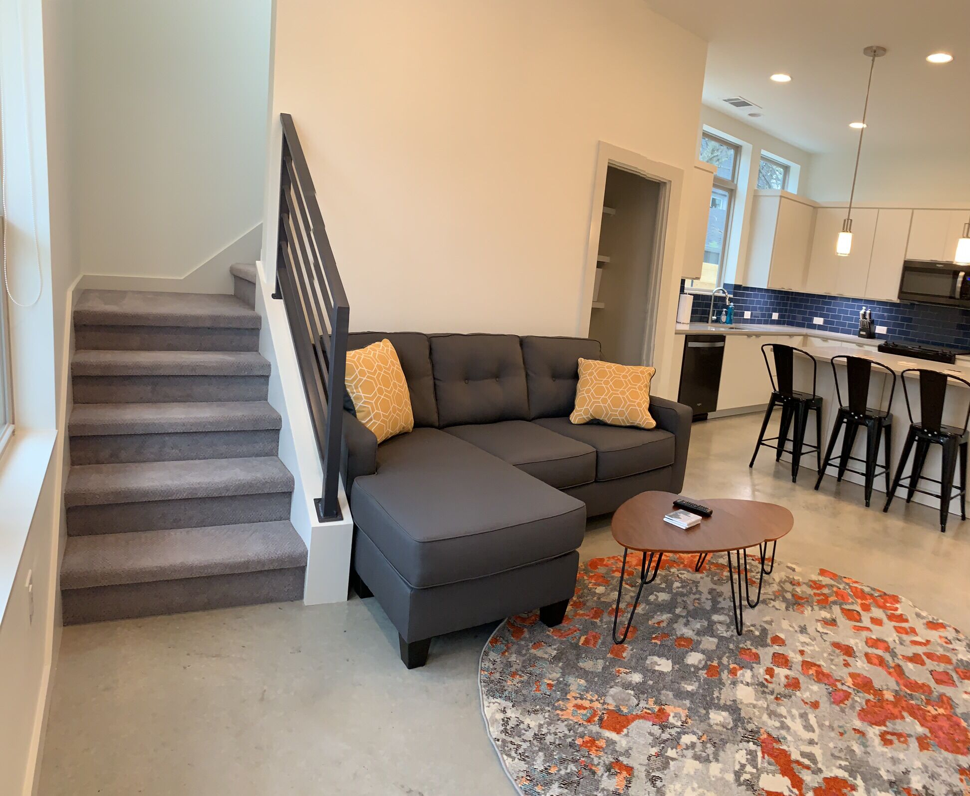 Unwind at the East Austin Villa - 6 Full Suites and 2 Private Yards