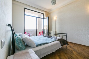 3 chambres, fer et planche à repasser, Wi-Fi, draps fournis
