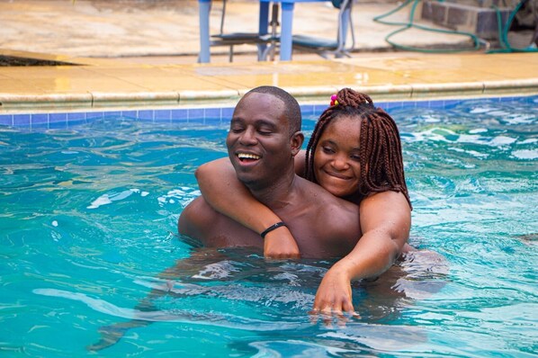 Outdoor pool - NP Plaza Hotel (Akosombo)