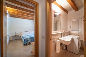 Dusche, Haartrockner, Bidet, Handtücher