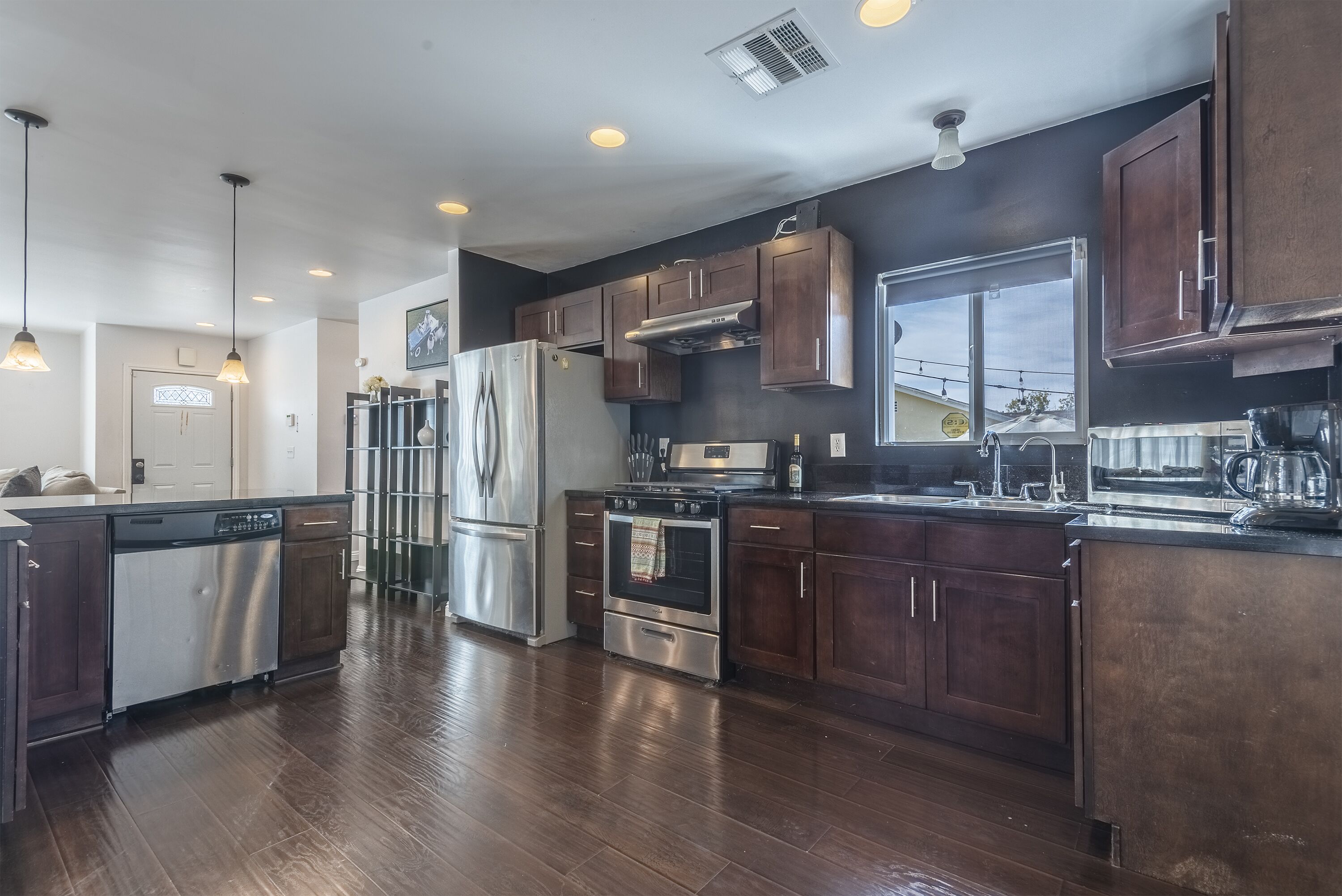 Stunning 3-bedroom cottage – Mountain view and close to Old Town Pasadena.