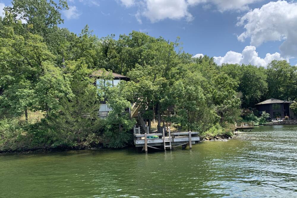 Glass Octagon  25Waterfront Villa