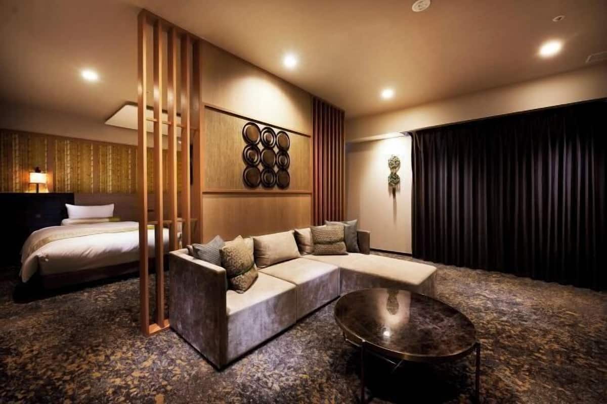 In-room safe, desk, free WiFi, bed sheets