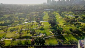 Suite Desain, 2 kamar tidur, pemandangan lapangan golf | Pemandangan lapangan golf