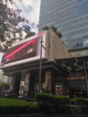 Exterior - Forbes Park Area BGC (Makati)