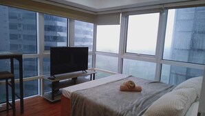 Suite Desain, 2 kamar tidur, pemandangan lapangan golf | Wi-Fi (biaya tambahan) dan seprai linen