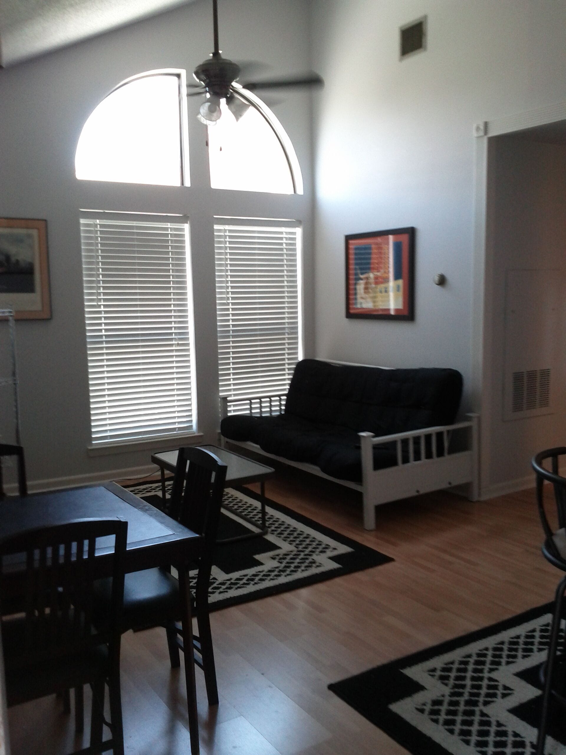 Walk to UT, Stadium, Bass Hall,St. Davids Hosp,Bus 1 blk,Private, Sunny, Parking