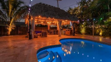 Piscina a l'aire lliure i piscina climatitzada