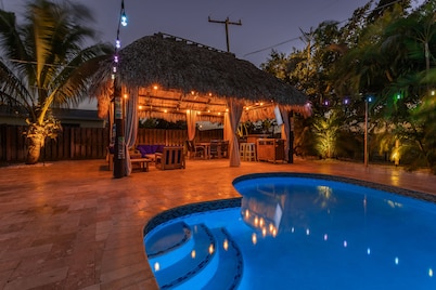 Tiki Paradise Oasis
Home + Pool, Tiki Hut & 10 Min to Beach! New Outdoor Kitchen