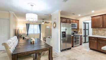 Frigorífic, microones, forn i placa de cuina