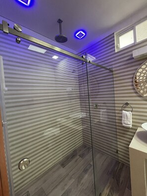 Comfort Suite | Bathroom